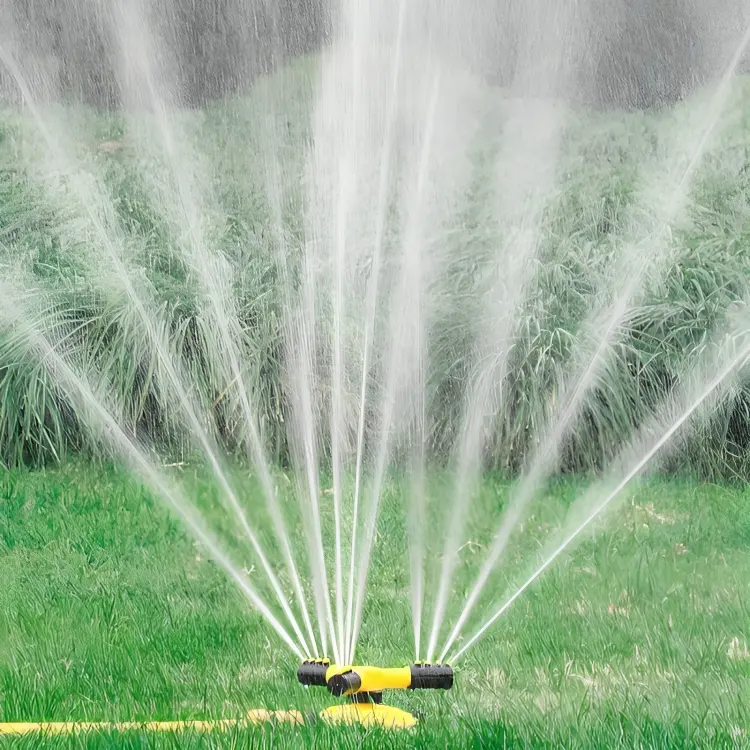 BRotating 360° Lawn Sprinkler – Water-Efficient Irrigation with Customizable Spray Patterns